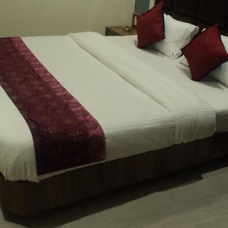 Shree Krishna Paradise Hotel Navi Mumbai Exterior foto