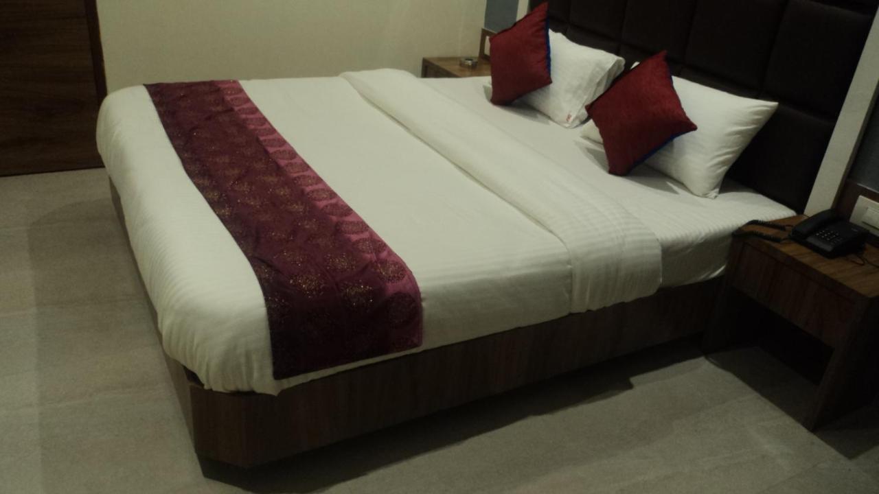 Shree Krishna Paradise Hotel Navi Mumbai Exterior foto
